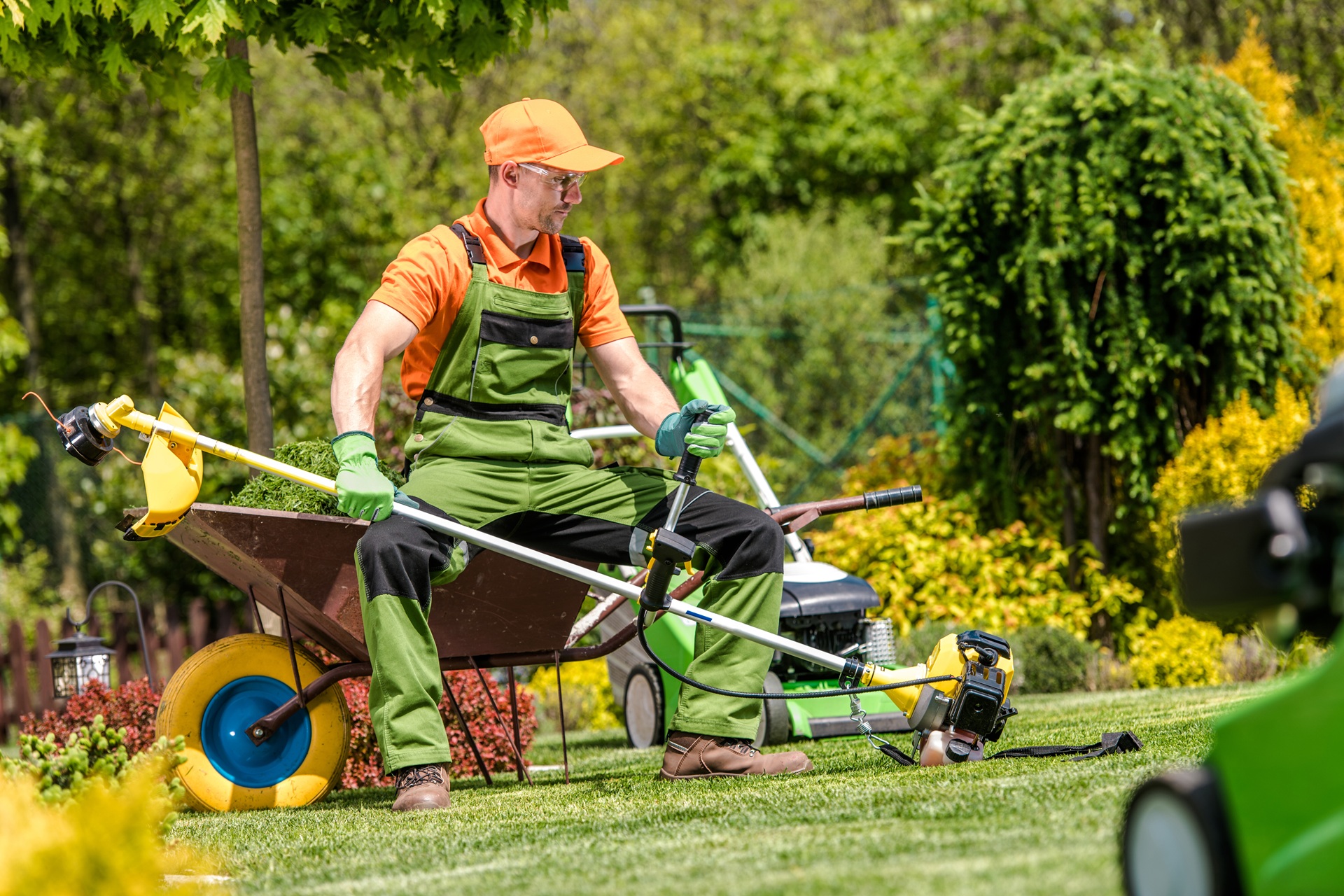 Gartenpflege mit Gerät | Regenwasser filtern  